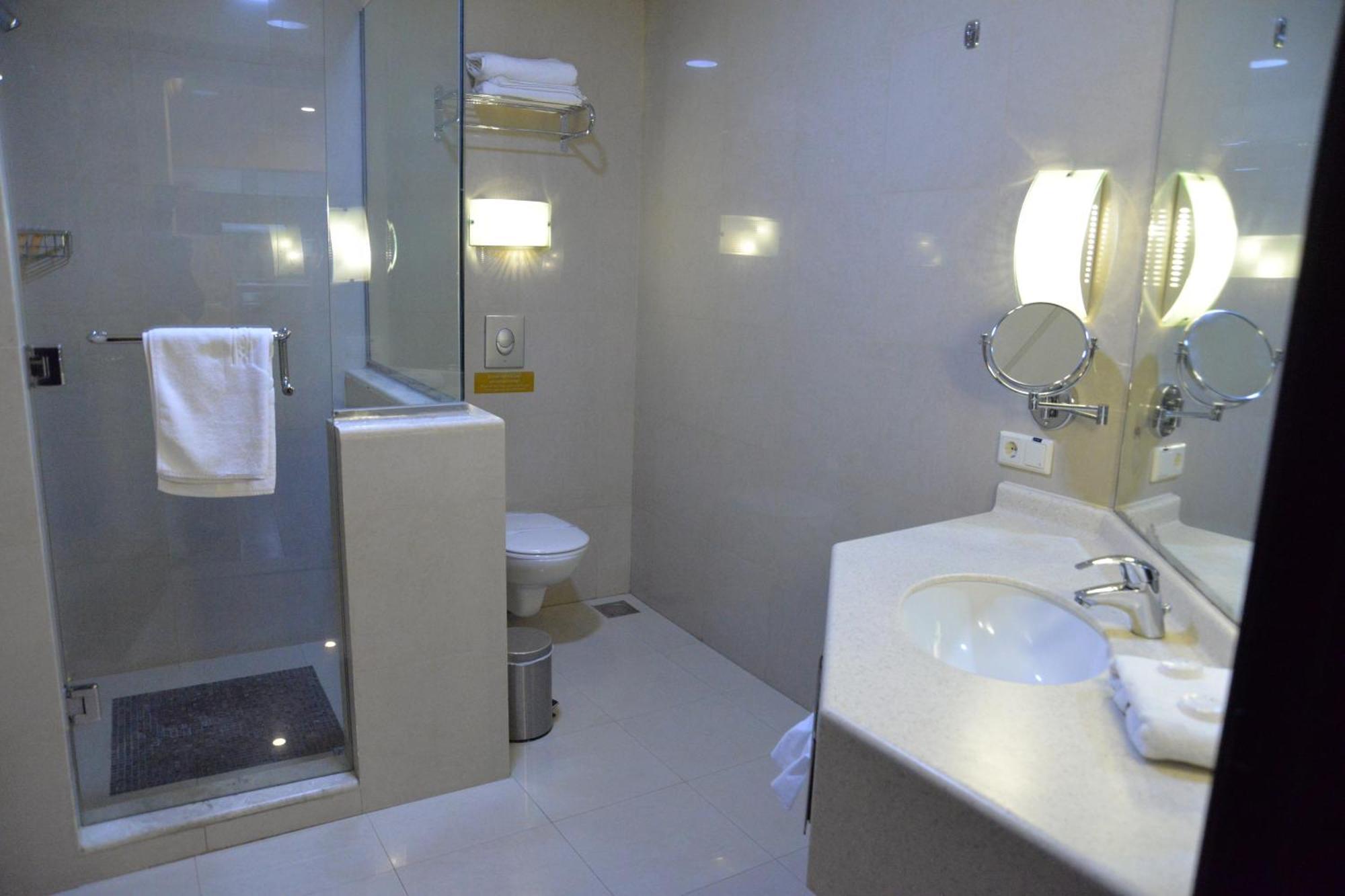 The Palace Suites Al Khobar Exteriör bild