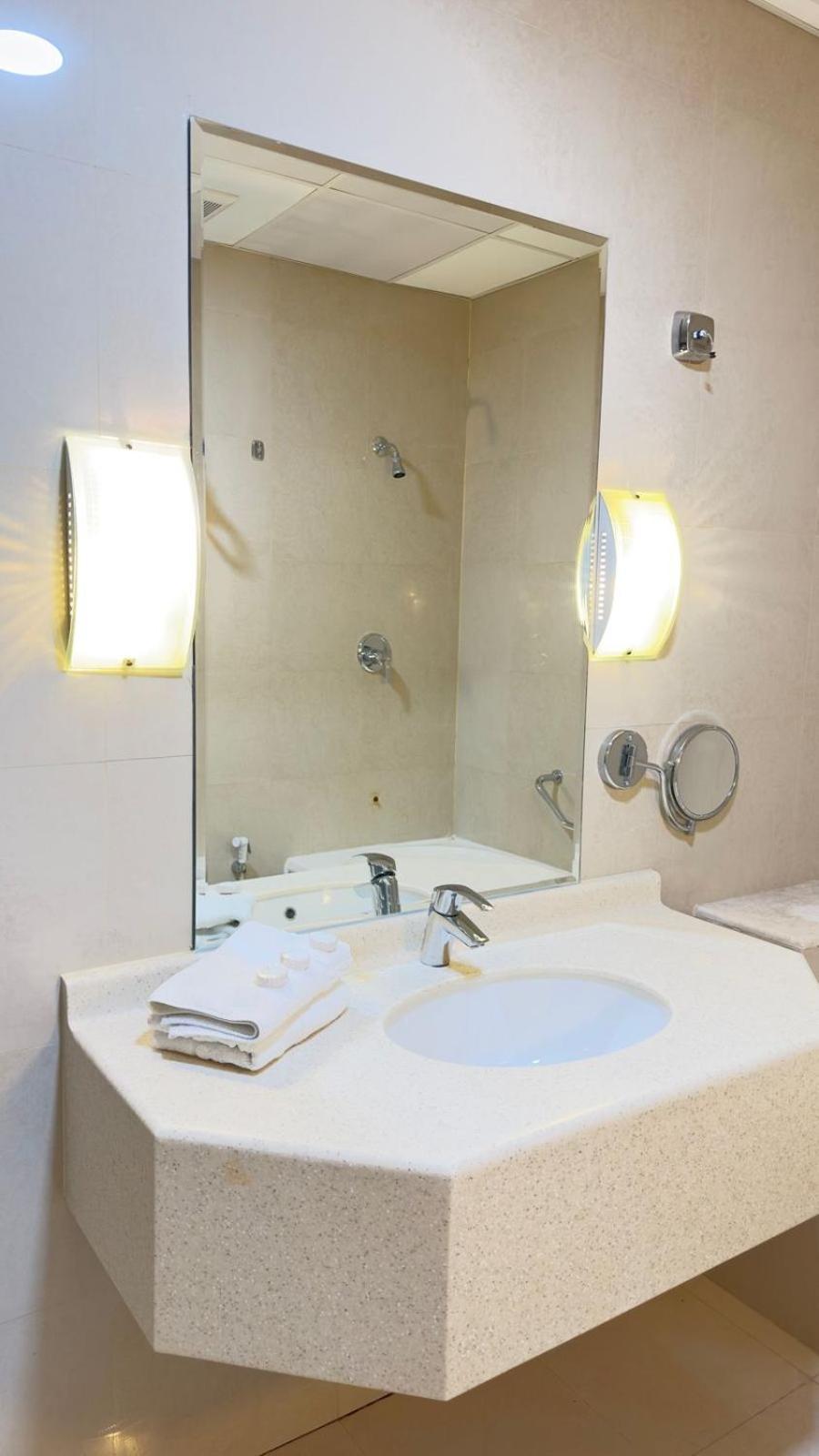 The Palace Suites Al Khobar Exteriör bild