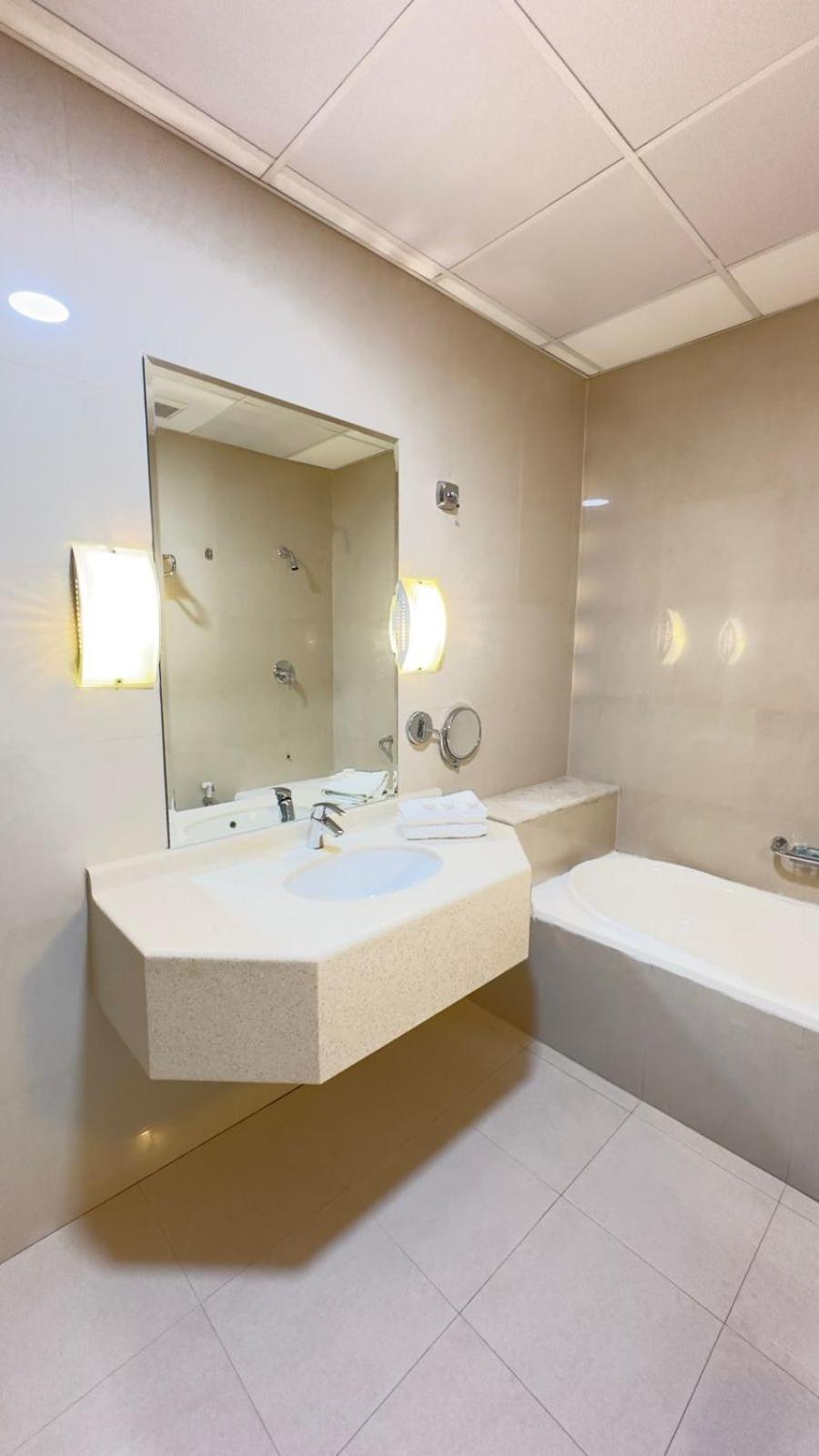 The Palace Suites Al Khobar Exteriör bild