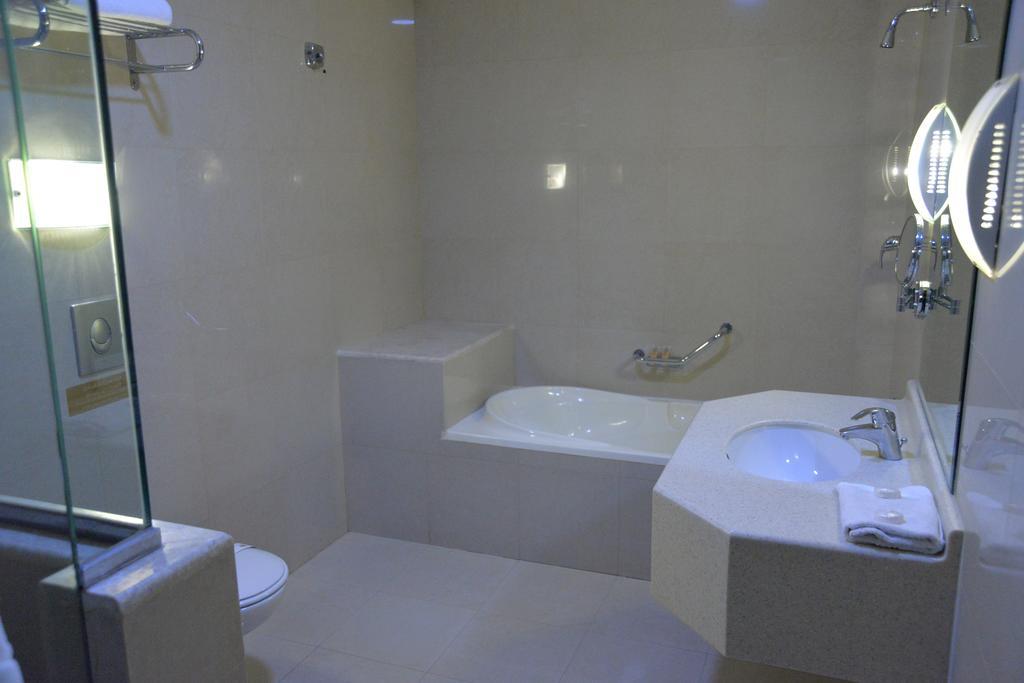 The Palace Suites Al Khobar Exteriör bild